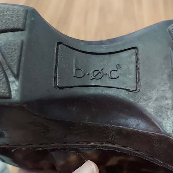 BOC Brown Leopard Women's Clogs - Picture 2 of 4